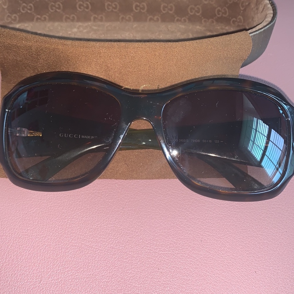 Gucci sunglasses with case - Picture 5 of 5